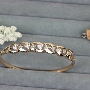 Elegant Rose Gold Bangle with Geometric Triangle Detailing, XPBL0519